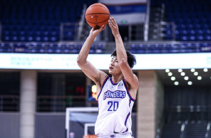 官方：何思雨时隔两年重返天津男篮