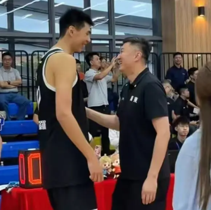 KAIYUN-徐昕和杜锋两人有说有笑,相谈甚欢!未来或许会重返广东队