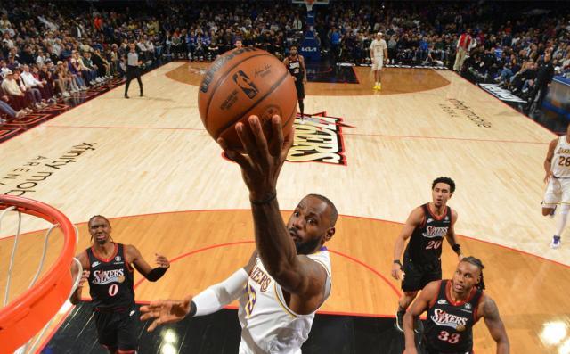 开云体育官网-不老神话！​40岁詹皇归位统治末节：把客场打成主场