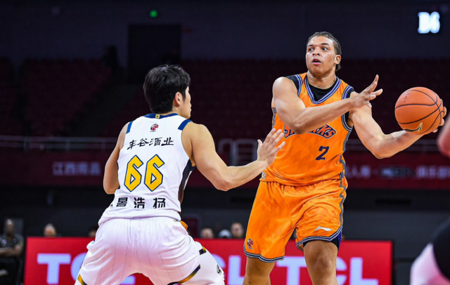 开云-上海男篮VS深圳!卢伟冲击10连胜,张镇麟对位贺希宁,央视直播