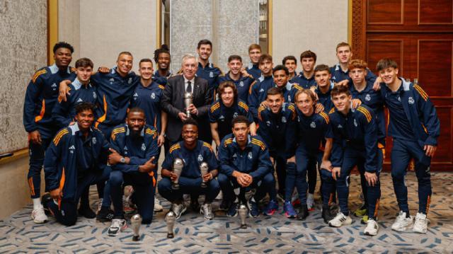 1734490526177053295.jpg KAIYUN-【观点】FIFA评选变认亲大会,流量时代谈何含金量?