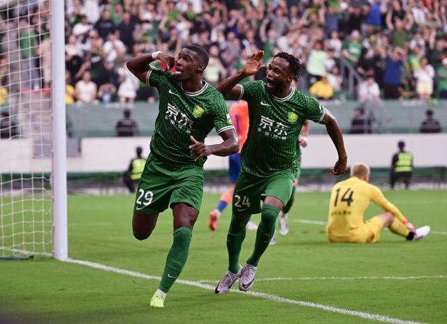 开云APP-国安主场6连胜缓解矛盾 苏亚雷斯暂获球迷的信任