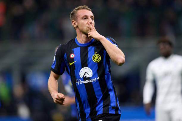 1709172085854063583.jpg 开云体育下载-还有谁?!4轮16球!领跑12分!国米杀疯了!赢麻了!