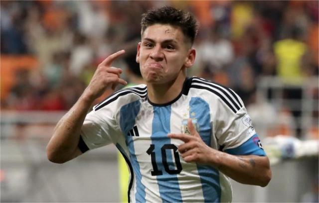 开云体育下载-【早报】十年之后，我来到你的城市，走过你来时的路