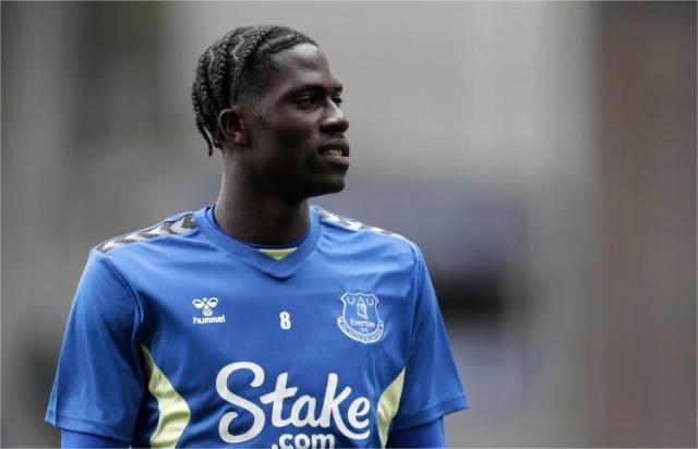 开云体育下载-【早报】十年之后，我来到你的城市，走过你来时的路