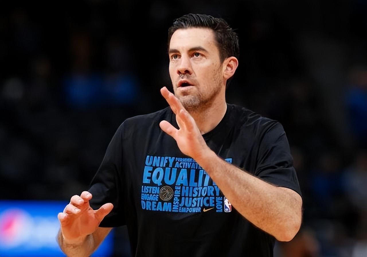 开云APP-小人物也会被记住！这6人非明星球员却得到球队认可 成功退役球衣