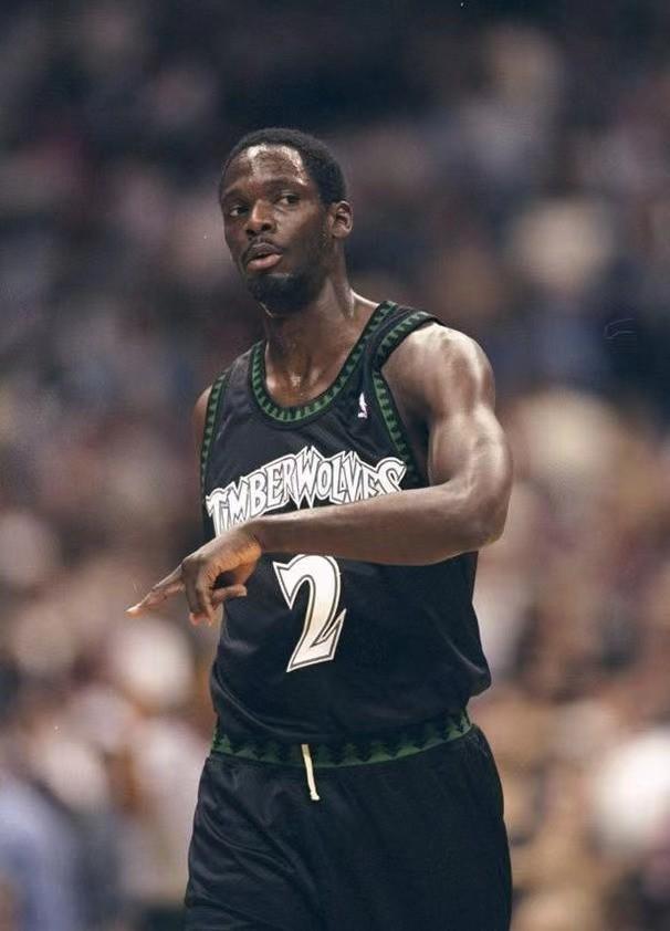 开云APP-小人物也会被记住！这6人非明星球员却得到球队认可 成功退役球衣