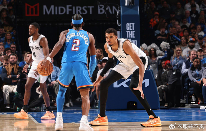 雷霆复仇马刺避免被四杀！亚历山大连续111场20+ 两次侵犯文班引争议|俄克拉荷马雷霆队|圣安东尼奥马刺队|谢伊·吉尔杰斯-亚历山大|路易斯-威廉姆斯|篮板_新浪体育_新浪新闻
