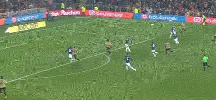 1672612165752044191.gif KAIYUN-【法甲】埃基蒂凯一度扳平 巴黎1比3客负朗斯遭首败