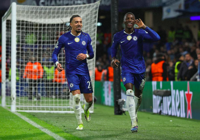 开云体育官网-豪门狂欢夜：马赛0-3利物浦 凯恩双响拜仁2-0升至第二 切尔西1-0|哈里·凯恩|帕福斯|罗斯|大卫路易斯|拜仁慕尼黑_新浪体育_新浪新闻