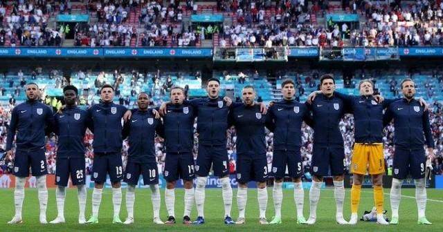 开云体育下载-【早报】莱万脚软！拜仁真对巴萨“血脉压制”？