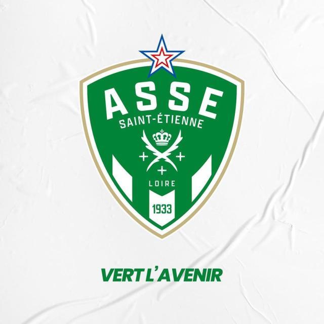 1658218310559030081.jpg 开云APP-足球俱乐部重新设计会徽成时尚 瞧这小伙改得咋样