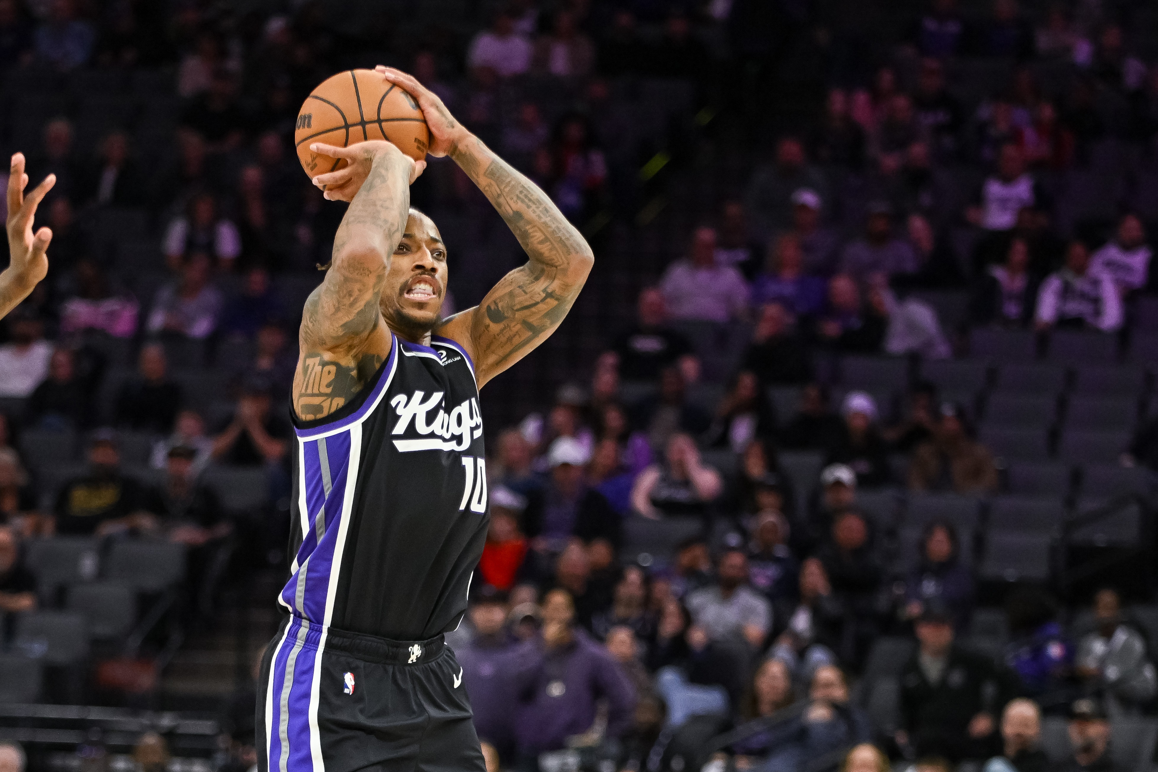 开云体育官网-总进球榜人均名人堂?老詹超天勾 保罗差5球进前40 三少库赞在列