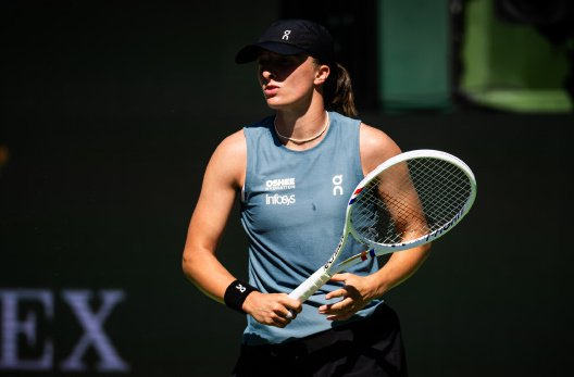 开云-德约燃尽遭逆转,阿卡抢七晋级,莱巴小白菜收大礼,大富复仇本本|德约科维奇|德雷珀|名将|冠军|捷克_新浪新闻