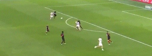 1634420608000029707.gif 开云体育下载-【意甲】莱昂+烈火替补造逆转 AC米兰先丢2球3比2胜