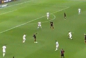 1634420602025022520.gif 开云体育下载-【意甲】莱昂+烈火替补造逆转 AC米兰先丢2球3比2胜