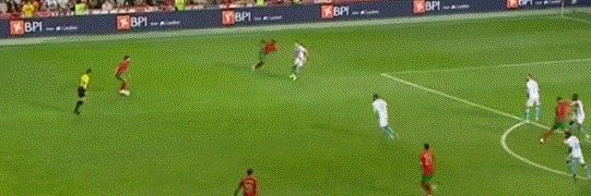 1634070918335068185.gif 【世预赛】C罗两点射+帽子戏法 B费传射 葡萄牙5比0