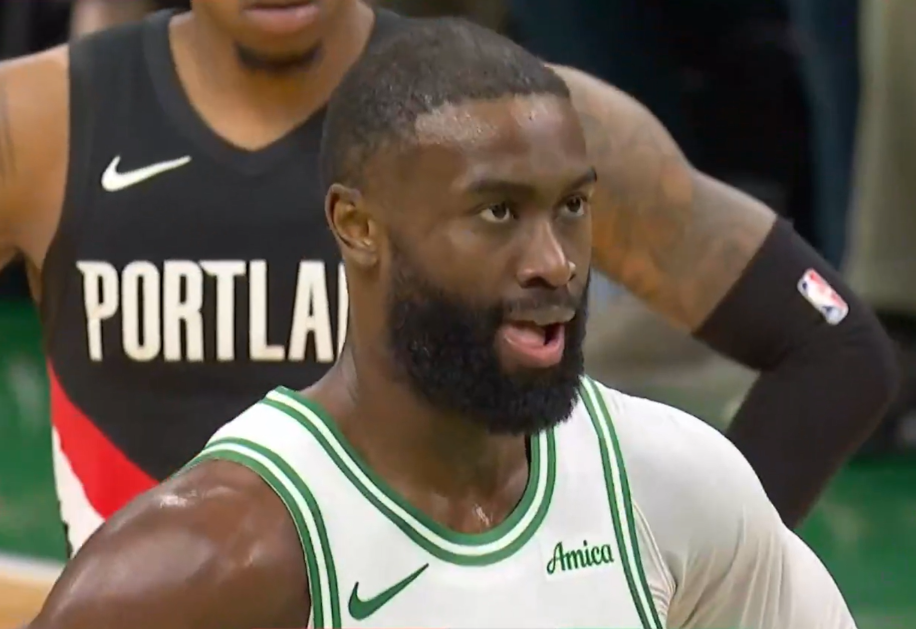 开云APP-凯尔特人掀翻开拓者!杨瀚森坐冷板凳:全明星新秀给吕佩尔递毛巾