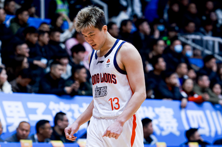 郭艾伦25+6赛季新高!广州负青岛4连败 徐昕14+12段昂君24分