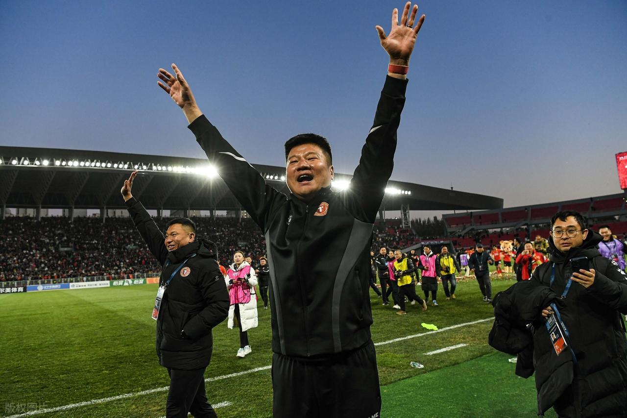 开云体育官网-争议！邵佳一斩获金帅奖只因当了国足主帅？李金羽于根伟更有资格