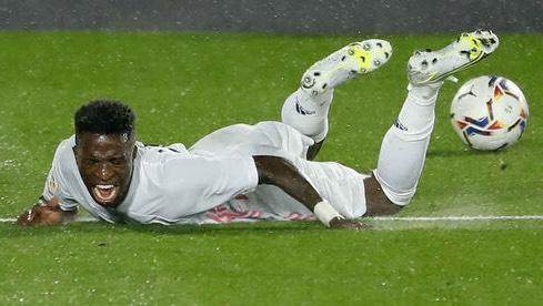 3轮2平丢4分…皇马油箱见底，争西甲比争欧冠还难