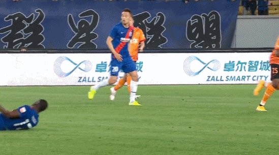 开云-首红！赵宏略“废人式”飞踹巴索戈 中超新恶人诞生？